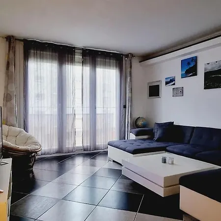 Διαμέρισμα *le Pani Pwoblem* & Centre