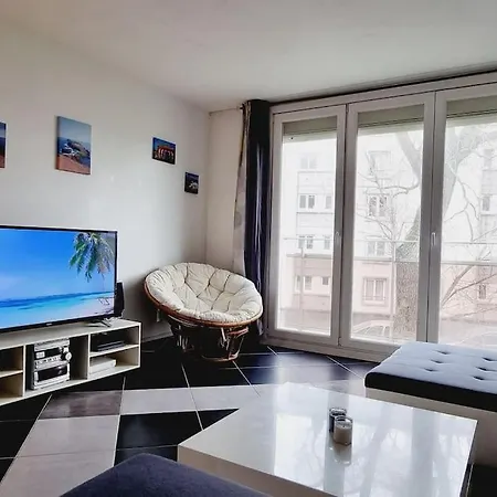 Διαμέρισμα *le Pani Pwoblem* & Centre